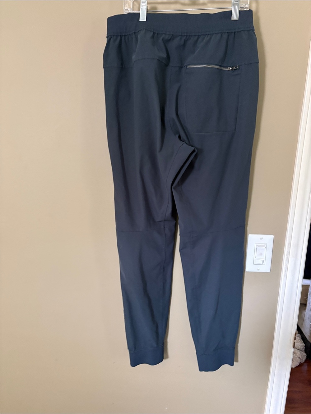 lululemon athletica Men's Charcoal Jogger Pants with Drawcord - Picture 4 of 4